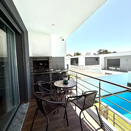 Semesterbostad Valadares House